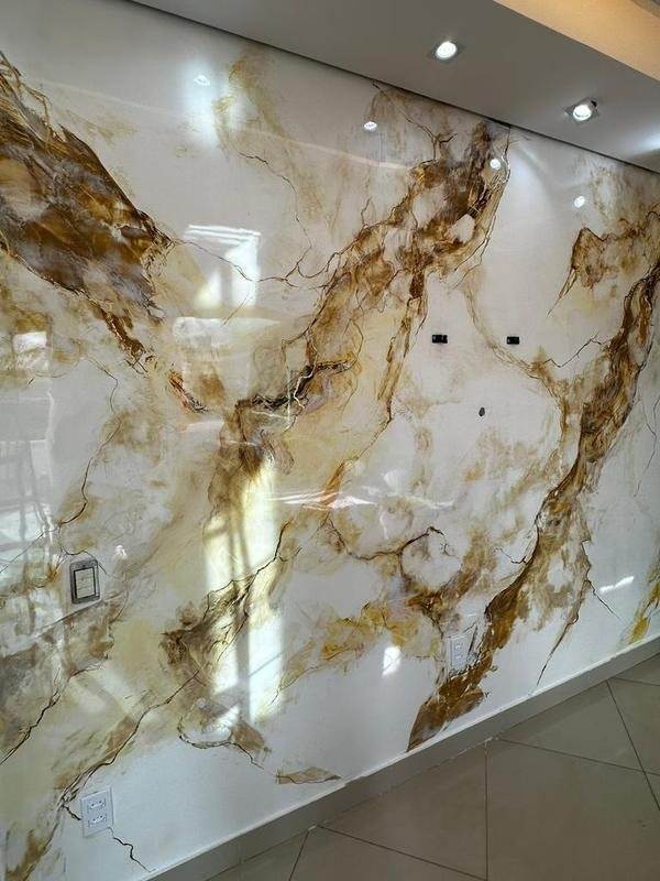Efeito mármore Calacata Gold aplicado por aluno do método
