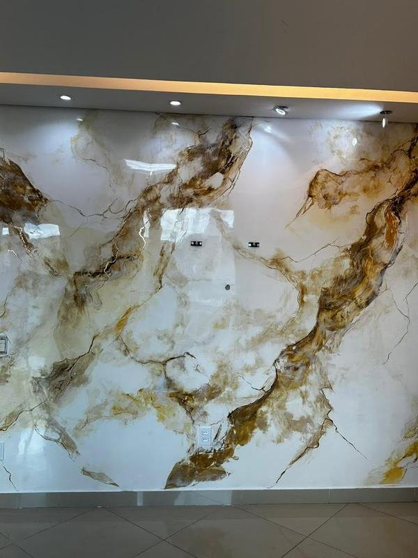 Efeito mármore Calacata Gold aplicado por aluno do método